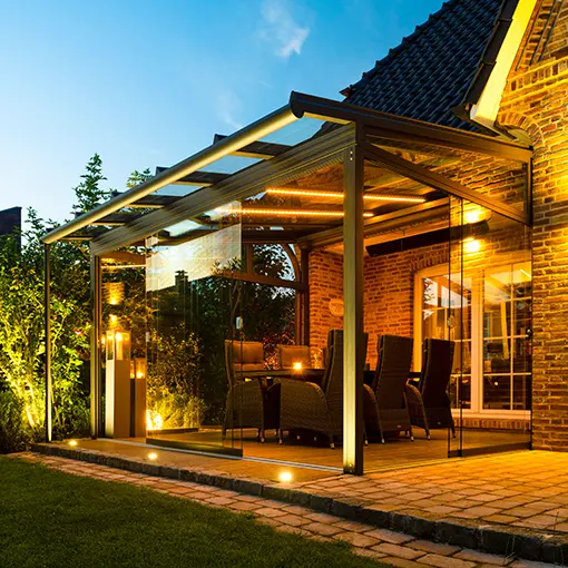 Terrassendach mit integrierter LED-Beleuchtung von Bogmann GmbH